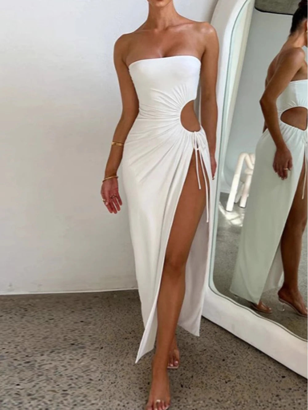 VESTIDO BODY CON ABERTURA LATERAL Y LAZO, ESTILO BANDEAU