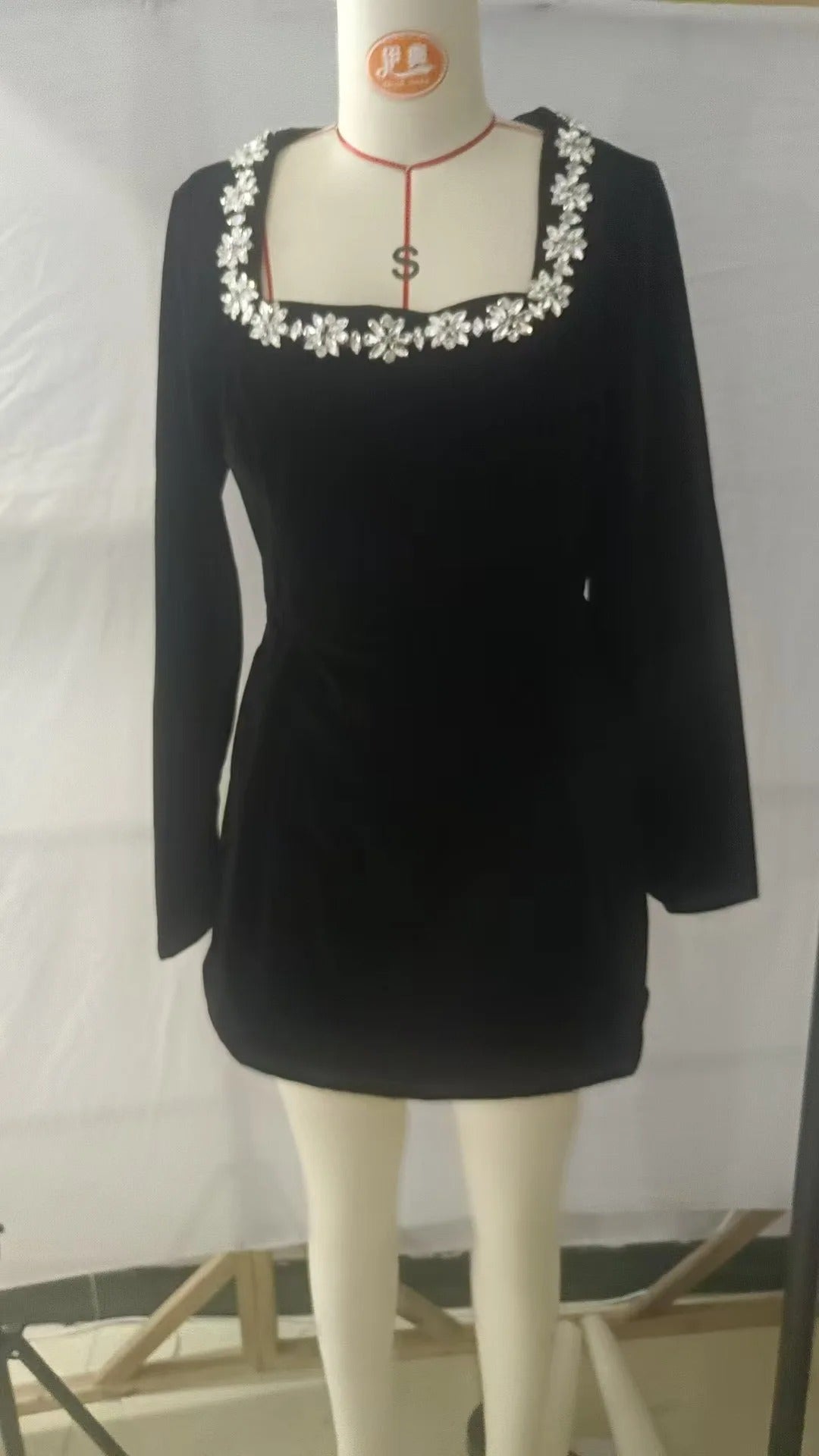 Vestido Corto de Terciopelo